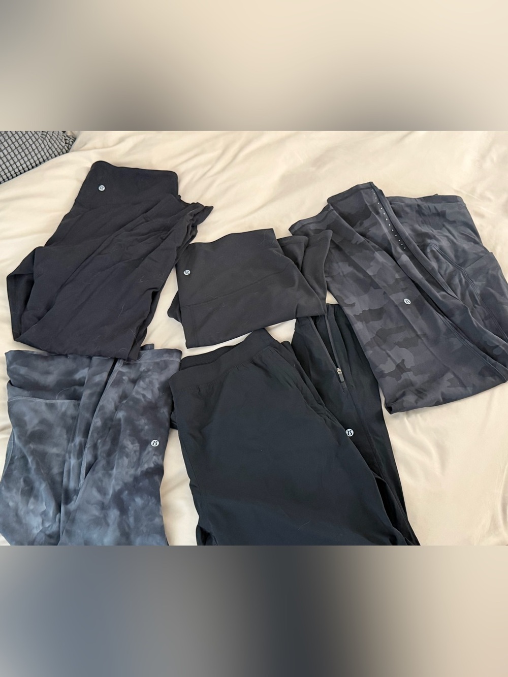 Lululemon Activewear Bundle in Black & Charcoal